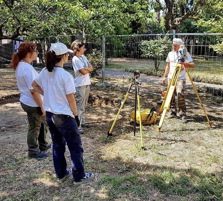 Lezione di rilievo archeologico